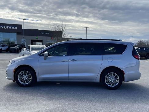 Used 2022 Chrysler Pacifica Touring-L image 20
