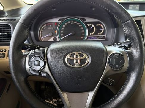 Used 2014 Toyota Venza XLE w/ XLE Premium Package FWD image 30