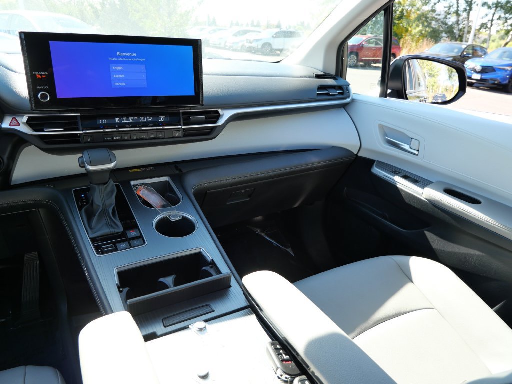 Certified 2026 Toyota Sienna XLE FWD image 14