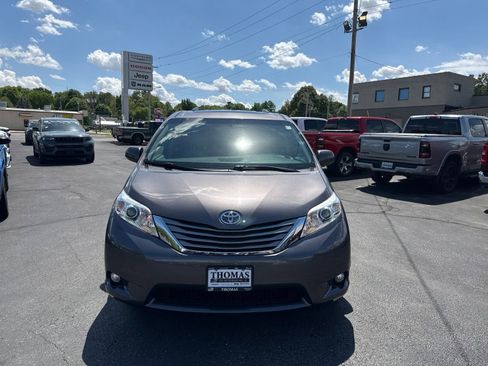 Used 2016 Toyota Sienna XLE w/ XLE Navigation Package AWD/4WD image 4