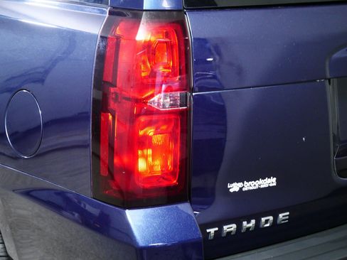 Used 2019 Chevrolet Tahoe LT w/ LT Signature Package AWD/4WD image 17
