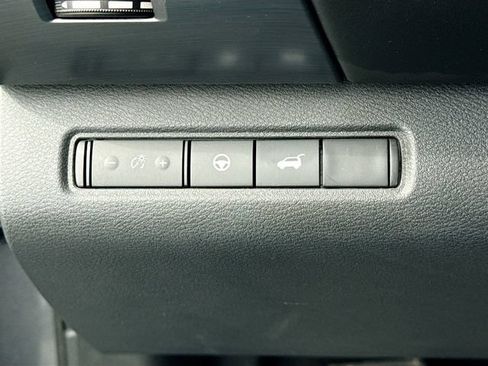 Used 2023 Nissan Pathfinder SL AWD/4WD image 13
