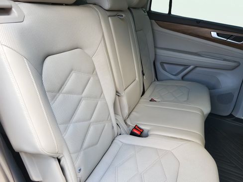 Used 2024 Volkswagen Atlas SE FWD image 15