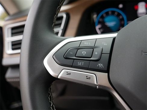 Certified 2025 Volkswagen Atlas SE image 27