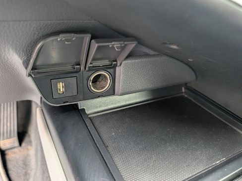 Used 2020 Toyota Camry SE image 14