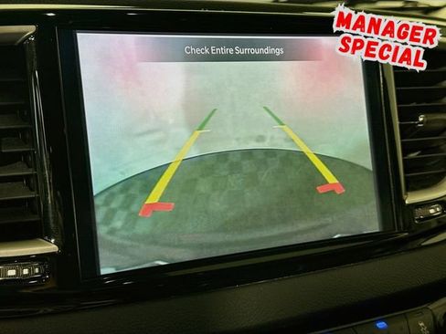 Used 2023 Chrysler Pacifica Touring-L FWD image 16