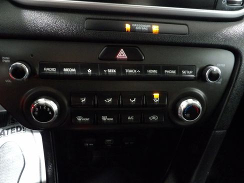 Used 2022 Kia Sportage LX image 12