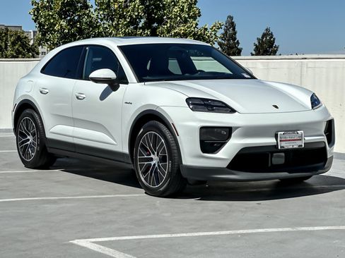 Used 2025 Porsche Macan 4S Electric AWD/4WD image 10
