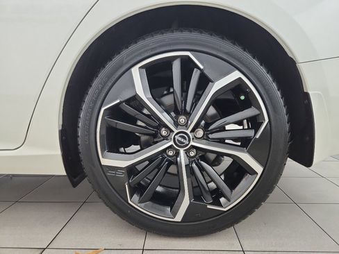 Used 2024 Nissan Altima 2.5 SR w/ SR Premium Package image 33