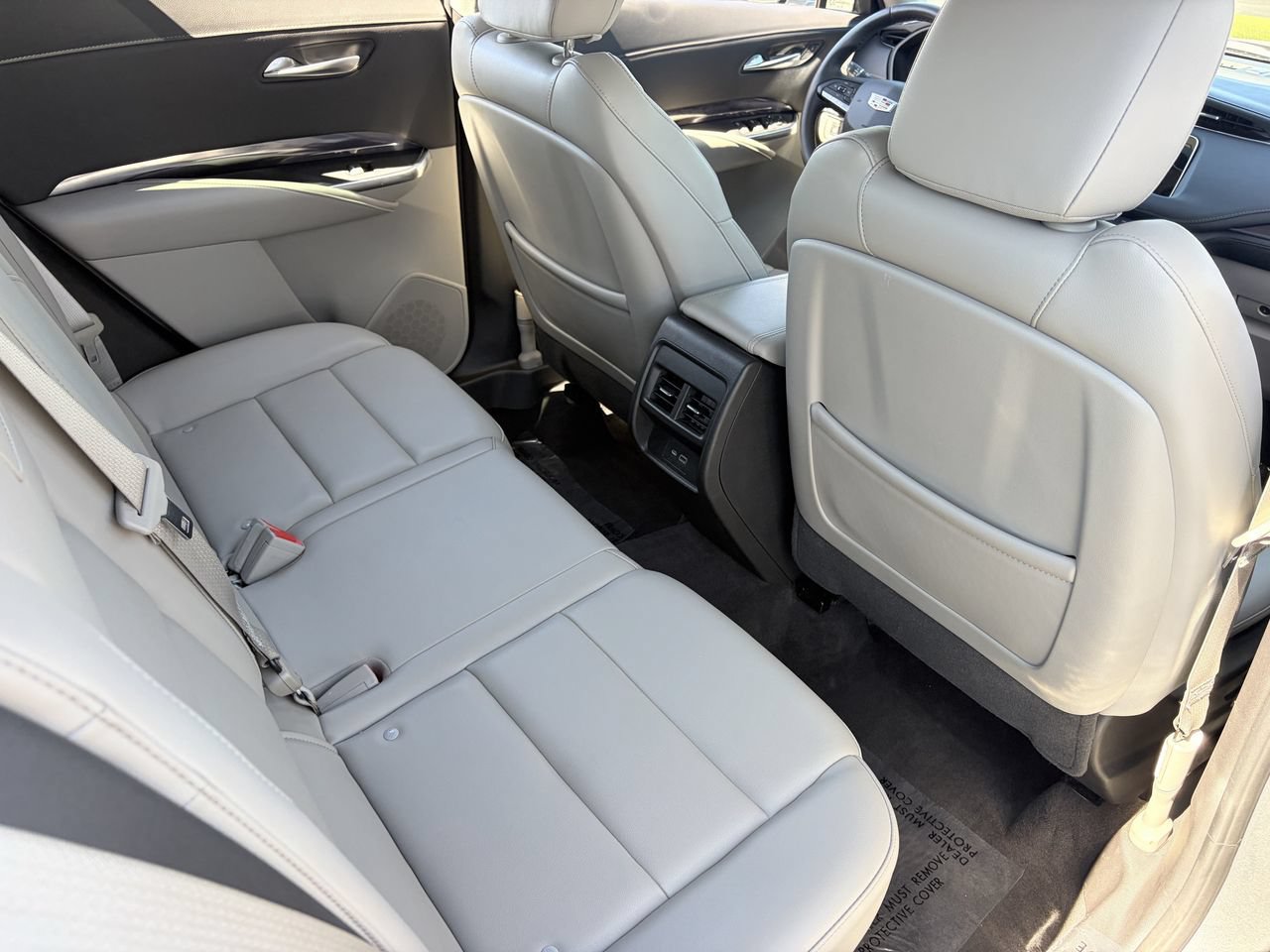 Certified 2023 Cadillac XT4 Luxury w/ Driver Awareness Package FWD image 15