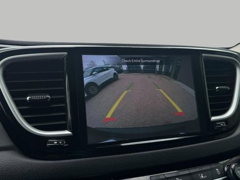 Used 2024 Chrysler Pacifica Touring-L image 43