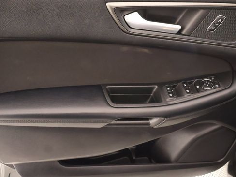 Used 2018 Ford Edge SE FWD image 14