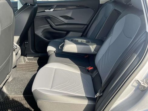 New 2026 Volkswagen Tiguan SE AWD/4WD image 8