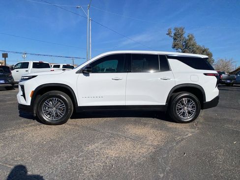 Used 2024 Chevrolet Traverse LS image 3