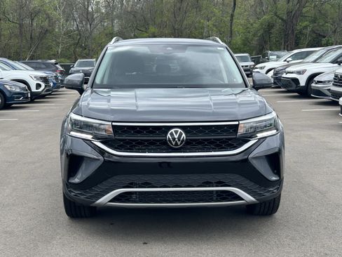 Used 2023 Volkswagen Taos SE w/ Black Wheel Package image 2