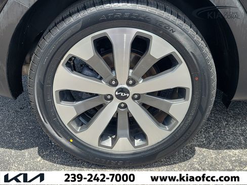 Used 2022 Kia Telluride S FWD image 9