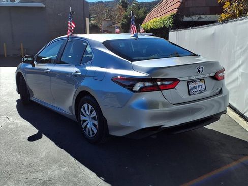 Used 2021 Toyota Camry LE image 5