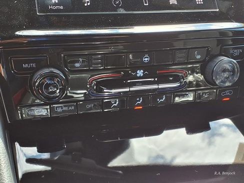 New 2025 Jeep Grand Cherokee L Laredo w/ Luxury Tech Group I image 20