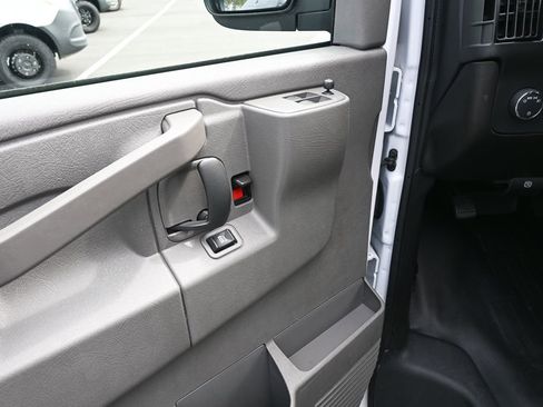 Used 2024 Chevrolet Express 2500 Work Van w/ Driver Convenience Package image 8