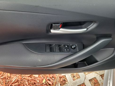 Used 2021 Toyota Corolla LE FWD image 15
