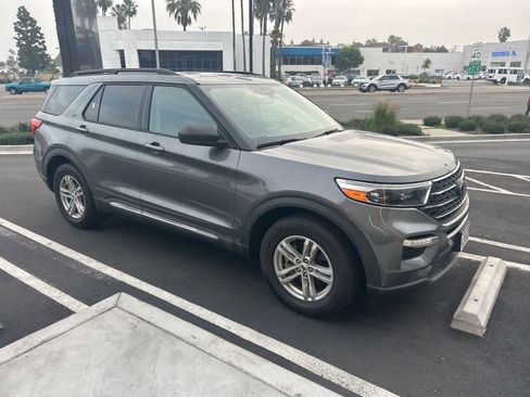 Used 2022 Ford Explorer XLT w/ Equipment Group 202A image 8