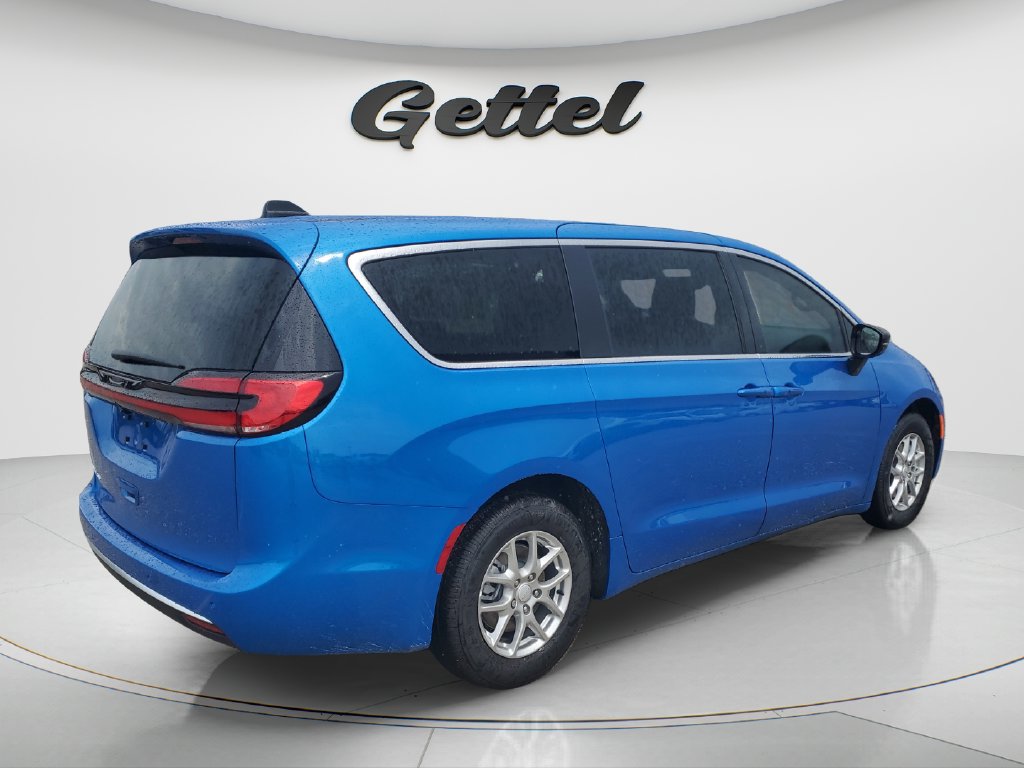 New 2027 Chrysler Pacifica Select FWD image 4