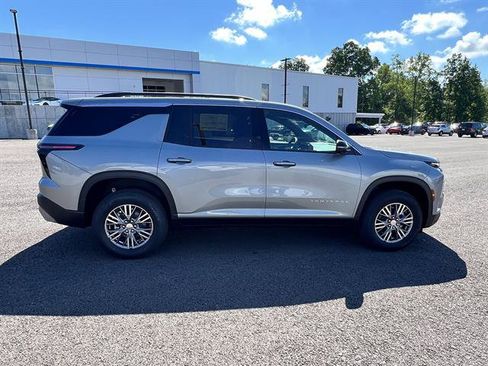 New 2026 Chevrolet Traverse LT w/ Driver Confidence Package AWD/4WD image 7