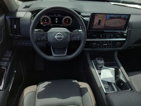 New 2026 Nissan Pathfinder Platinum w/ Accent Package FWD image 11