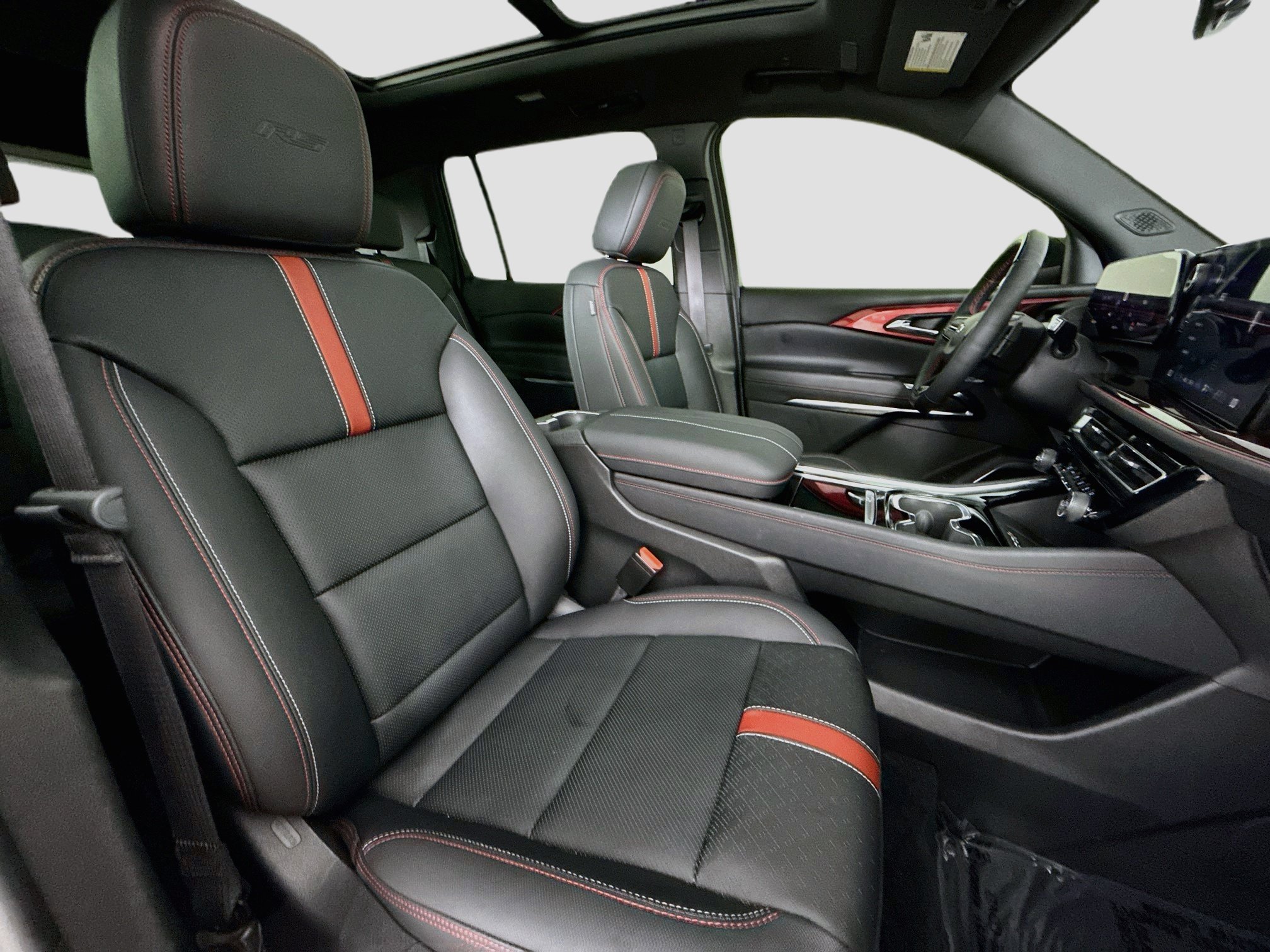 Used 2024 Chevrolet Traverse RS FWD image 31