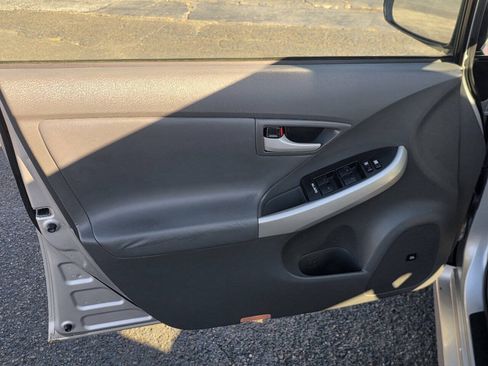 Used 2010 Toyota Prius Four FWD image 9