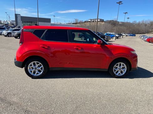 Used 2022 Kia Soul S FWD image 6