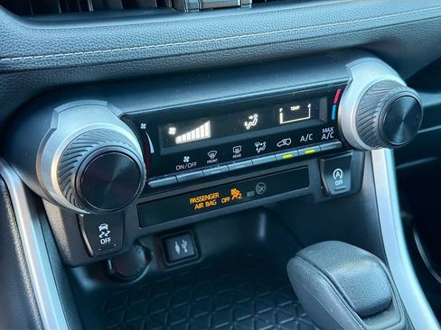 Used 2019 Toyota RAV4 LE w/ All Weather Liner Package AWD/4WD image 15