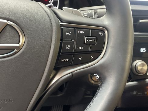 Used 2025 Lexus ES 300h w/ Premium Package image 20