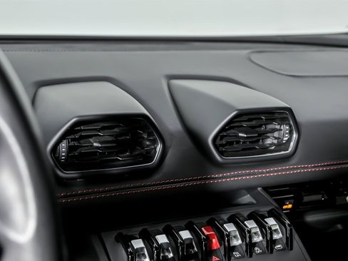 Used 2021 Lamborghini Huracan EVO image 28