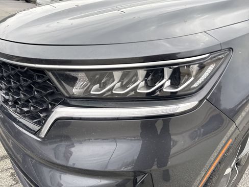 Used 2023 Kia Sorento EX image 6