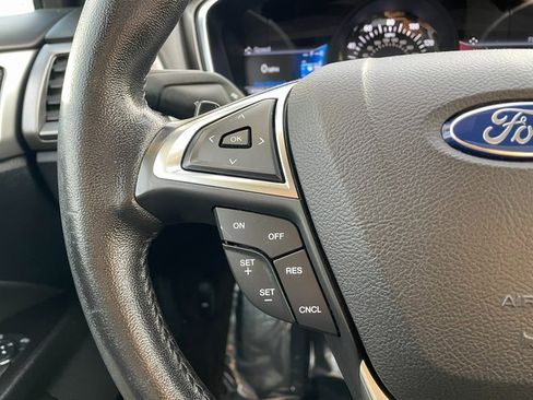 Used 2017 Ford Fusion SE w/ Equipment Group 201A image 18