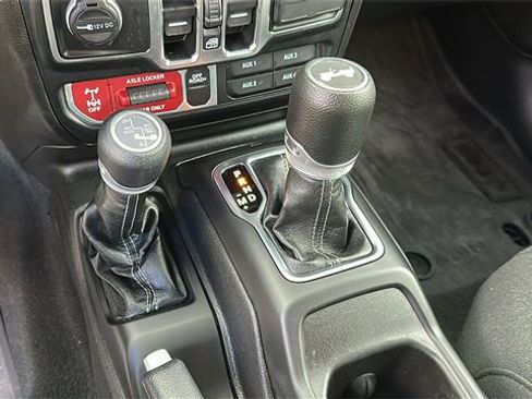 Used 2024 Jeep Wrangler Unlimited image 21