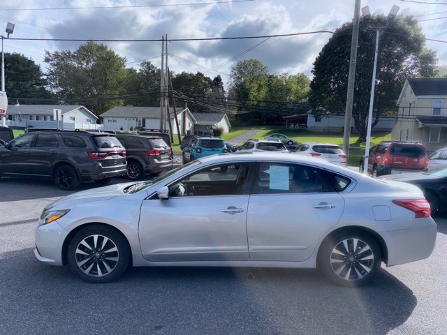 Used 2017 Nissan Altima 2.5 SL w/ 2.5 Technology Package FWD image 4