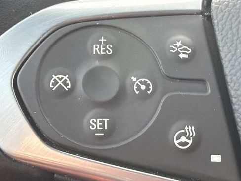 Used 2023 Chevrolet Traverse LT FWD image 24