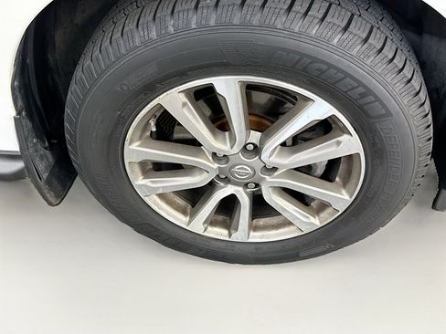 Used 2014 Nissan Pathfinder SL w/ Trailer Tow Package image 11