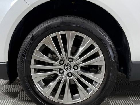 Used 2023 Toyota Venza Limited AWD/4WD image 9