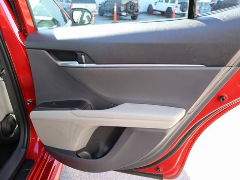 Used 2024 Toyota Camry SE image 11