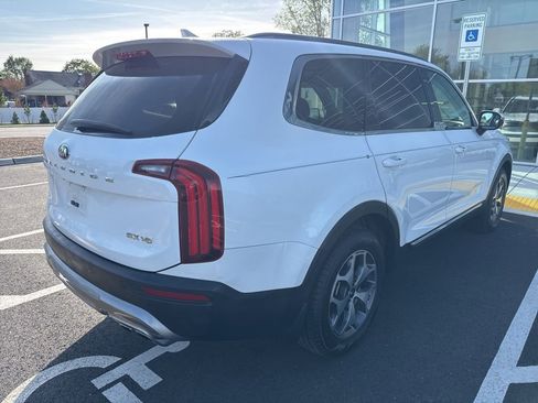 Used 2020 Kia Telluride EX image 3