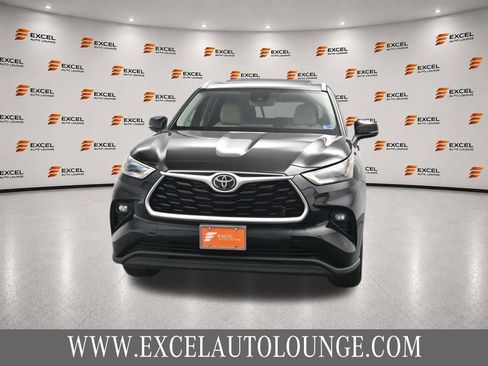 Used 2022 Toyota Highlander XLE AWD/4WD image 8