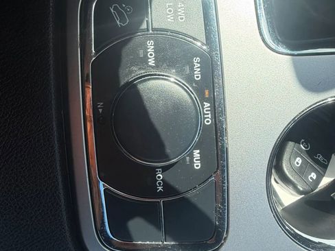 Used 2018 Jeep Grand Cherokee Limited AWD/4WD image 19