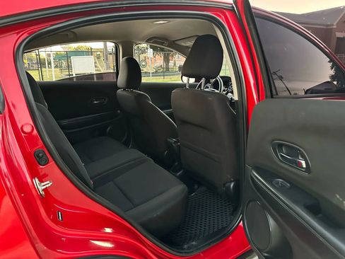 Used 2017 Honda HR-V LX image 18