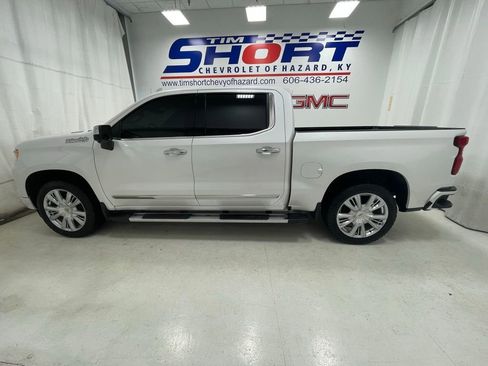 Used 2022 Chevrolet Silverado 1500 High Country w/ High Country Premium Package AWD/4WD image 7
