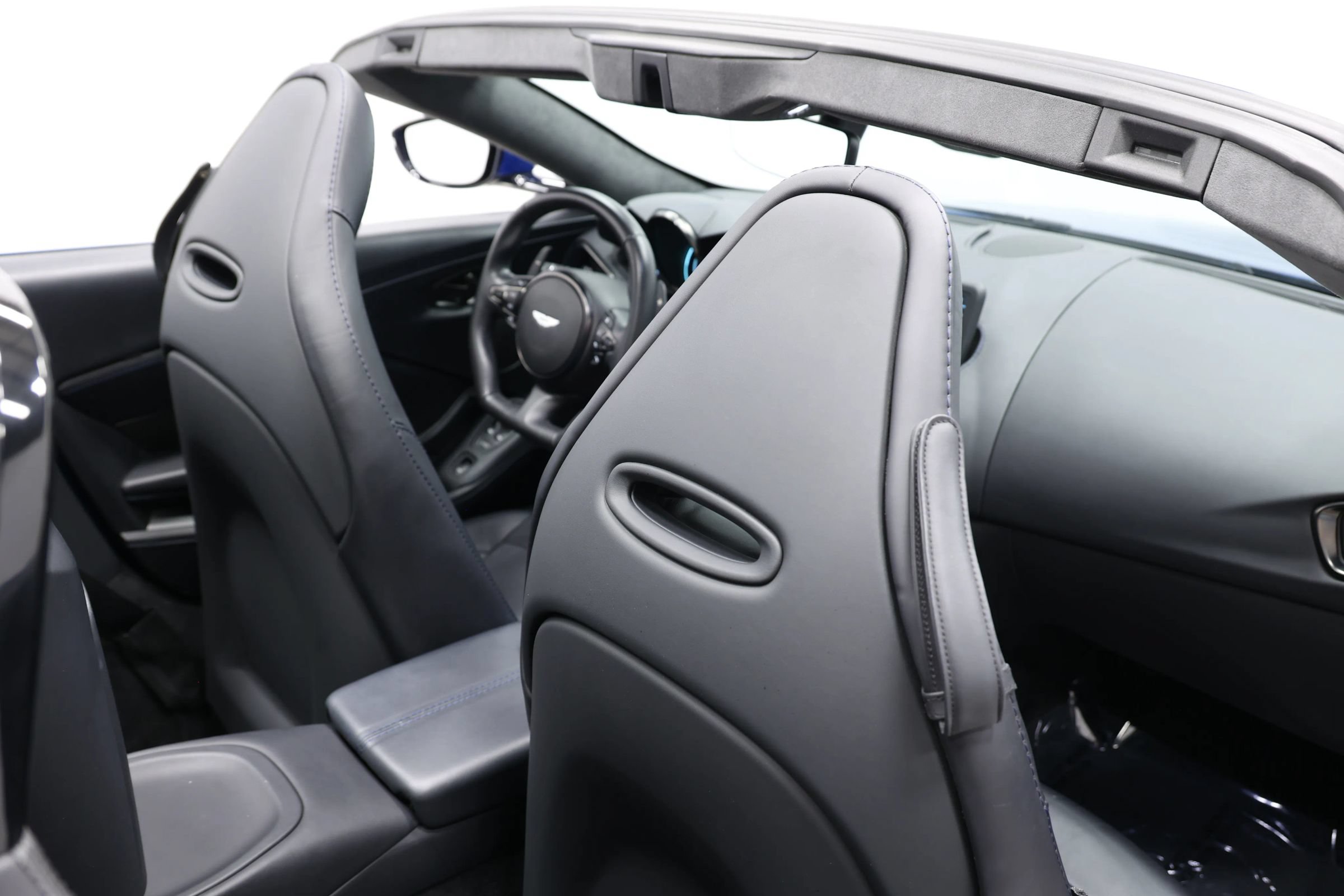 Used 2023 Aston Martin V8 Vantage Roadster RWD image 70
