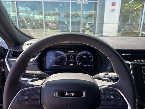 Used 2024 Jeep Grand Cherokee L Laredo RWD image 4