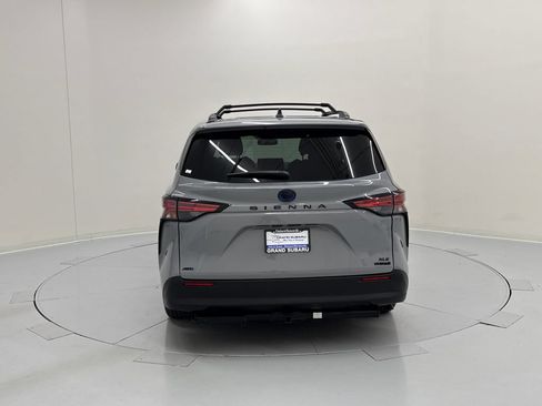 Used 2022 Toyota Sienna XLE Woodland Edition AWD/4WD image 4